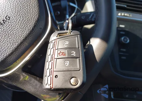 2020 Volkswagen Tiguan 2.0T Se/2.0T Se R-Line Black/2.0T Sel z USA, uszkodzony, nr VIN 3VV3B7AX6LM129522